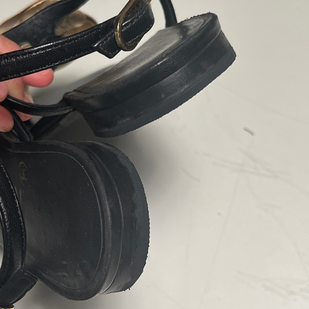 CHANEL Black Sandals with Cream Floral Accent - Picture 5 of 9